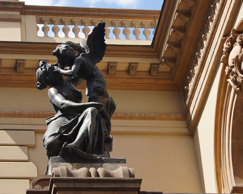 passeio-teatro-municipal-sao-paulo-roteiro-descobrindo-sao-paulo-um-dia-de-artista-conversa-com-maestro-540-detalhe-estatua-eros-psyche